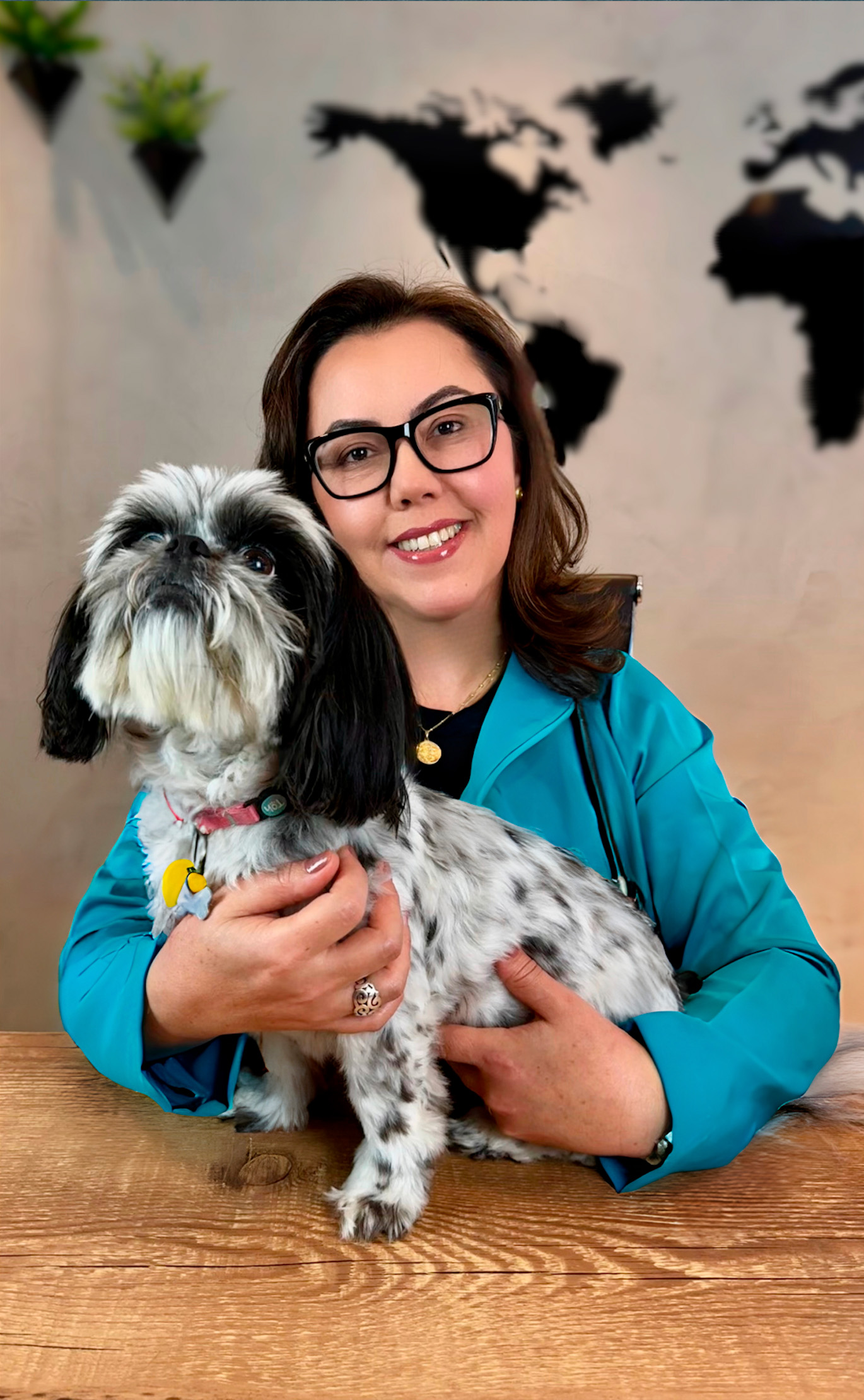 Dra. Ivia Talieri com a Laila